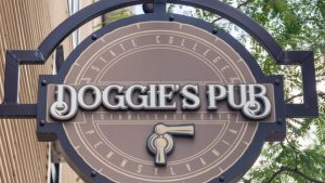 Doggie's Pub exterior signage